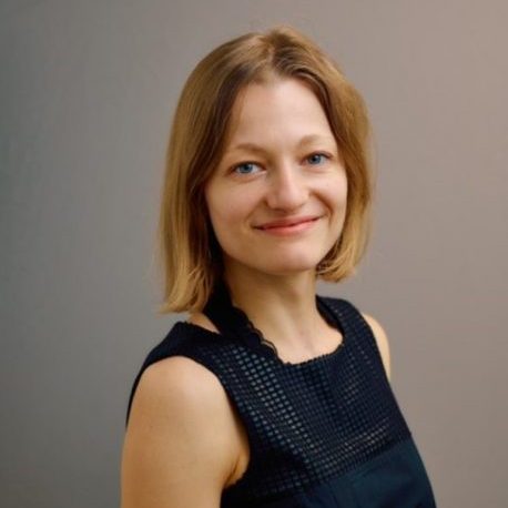 Elena Stoyanova headshot